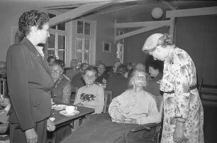 Waldranderholung für alte Menschen, organisiert vom Evangelischen Gemeindedienst in der Gustav-Jacob-Hütte.