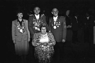 Schützenfest: Majestäten der Ahrensburger Schützengilde: erste Hofdame Christine Heinrich, Königspaar Hildegart und Heinrich Breckling, zweiter Ritter Horst Hansen