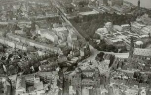 Dresden-Altstadt. Postplatz und Zwinger. Luftbild-Schrägaufnahme von Südsüdost