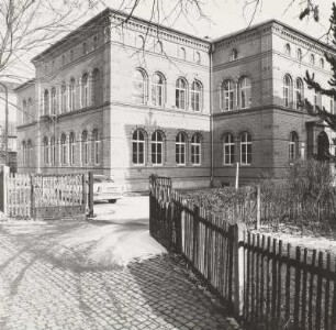 Institutsgebäude