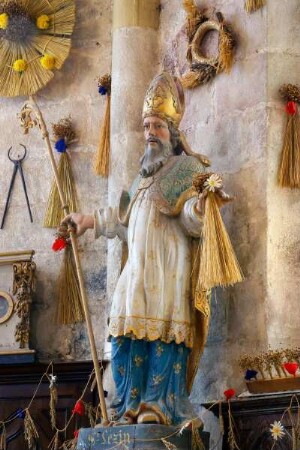 Frankreich. Haute Normandie. Seine Maritime. Blosseville sur Mer. Eglise Saint Martin. L Eglise decoree. Saint Lezin. Statue Holz. 18 Jahrhundert