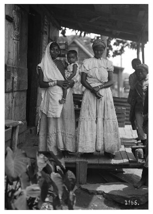 Bombay (Indien). Frauen mit Kindern