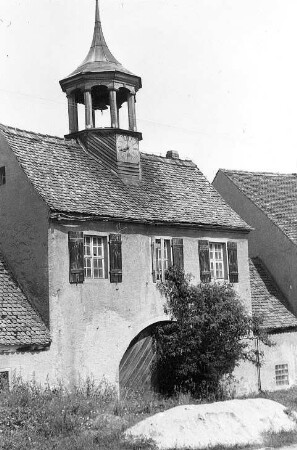Göda-Sollschwitz. Altes Torhaus gegenüber der ehem. Wassermühle