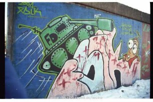 "HATEiNG HiP HOP CLOWNS!"