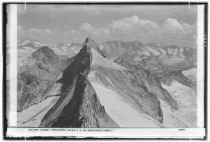 Zillertaler Alpen. Reichenspitze (3305 Meter) von der Wilderglosspitze (3382 Meter)
