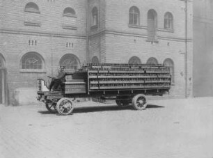 Elektrolastwagen, alte Ausführung, für 5 Tonnen Nutzlast (Accumulatoren Fabrik AG) : Technikgeschichte | Elektrotechnik | Verbrauch elektrischer Energien | Gleislose Akkumulatorenfahrzeuge