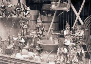 Minden: Gartenzwerge im Schaufenster