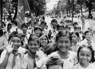 Ho-Chi-Minh-Stadt. Junge Pioniere in einem Park