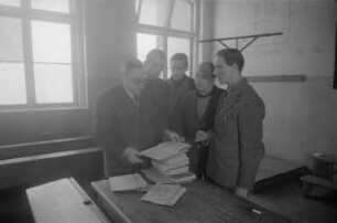 Reportage über Schulklassen : Diskussionsrunde von Lehrern