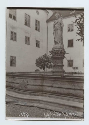 Brunnen im Schloss Wolfegg, Wolfegg: Ansicht