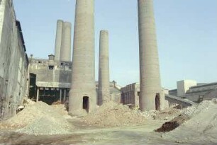 Maschinenhaus Werk II, Schornsteine Vorschaltanlage, Zwischenbau, Schornstein 6, 5, 3, 4, 2, von SO