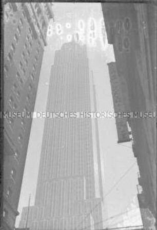 Durchblick vom "Hotel Martinique" auf das Empire State Building, New York City