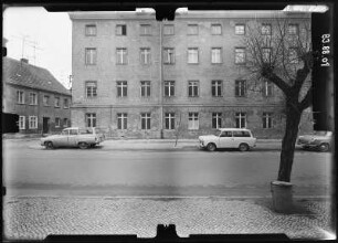 Neuruppin, August-Bebel-Straße 6. Wohnhaus. Straßenfront (Teilansicht)