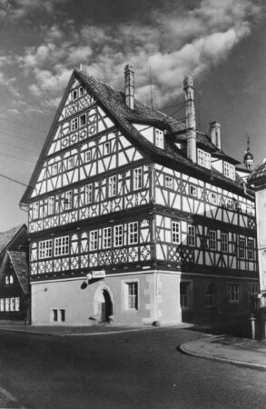 Suhl-Heinrichs, Meininger Straße 89. Rathaus Heinrichs (1551 datiert, 1657 Erweiterung). Ansicht von Südosten