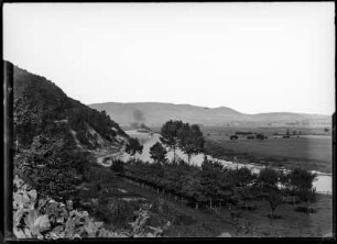 Holzminden. Blick über die Weser mit Dampfer