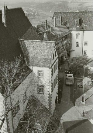 Leisnig, Burg Mildenstein, Blick vom Rundturm nach Nordnordwest mit Teilansicht des Amtsgerichts