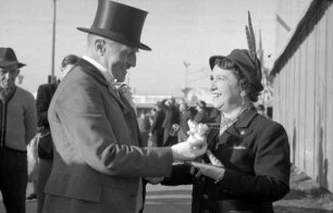 München: Liesl Karlstadt mit [Franz] Halmanseger