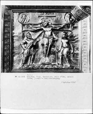 Der Hochaltar des Aachener Münsters — Pala d'Oro Ottos III. — Kreuzigung