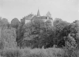 Döben, Schloss : Döben, Schloss. Ansicht vom gegenüberliegenden Ufer der Mulde