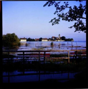 Wasserburg: überschwemmtes Ufer