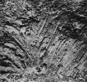 Felsen mit kristallinischem Basalt, Island