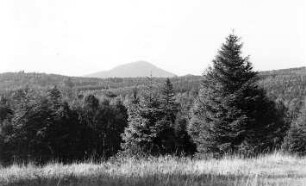 Oybin-Lückendorf. Blick von der Windrispel auf den Limberg in Tschechien