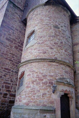 Treppenturm an der Nordseite des Kirchturmes, führt zur Empore
