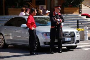 Monte Carlo - Portier am Casino : Mitarbeiter des Casinos, Portier in Livree, in Monaco 2006