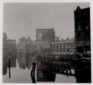 Hamburg, Blick auf Fleet und auf vernichtete "historische Bürgerhäuser"