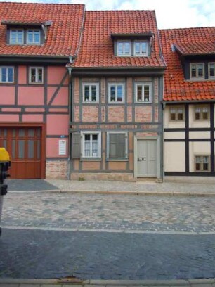 Quedlinburg - Klink : Sanierte Häuser im Klink, aufgenommen in Quedlinburg am 30. April 2014. Foto Uwe Gerig