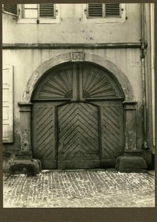 Schloßstr.37, Tor mit Schlußstein, 1761