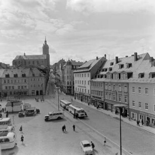 Marktplatz mit Blick zur St. Annenkirche : Annaberg-Buchholz. Marktplatz mit Autobussen und Blick zur St. Annenkirche