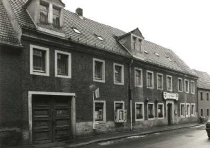 Radeberg, Pirnaer Straße 27. Wohnhaus mit Hofflügel und Gaststätte "Zur Klause" (1801)