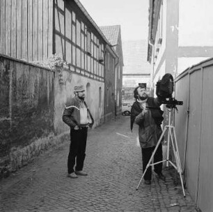 Fotografen der Deutschen Fotothek in Wittichenau : Die Fotografen der Deutschen Fotothek, Siegfried Bregulla und André Rous, bei Aufnahmen in Wittichenau (Dokumentation einer Gasse)