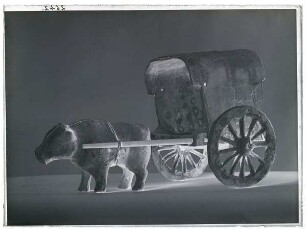 Ochsenkarren mit Zugtier (China, Jin-Dynastie)