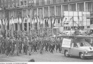 Dresden, 1.Mai (Internationaler Kampf- und Feiertag der Werktätigen), Maidemonstration auf der Ernst-Thälmann-Straße (heute: Wilsdruffer Straße), 1. Mai 1967