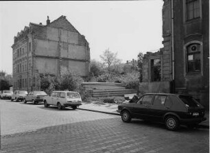 Dresden-Friedrichstadt, Wölfnitzstraße 11, Baulücken 13 und 15. Wohnhaus (um 1865)