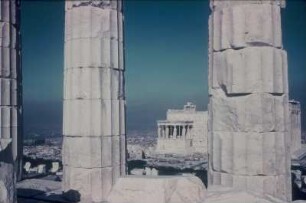 Reisefotos Griechenland. Akropolis von Athen. Blick zum Erechtheion (421-406 v. Chr.)