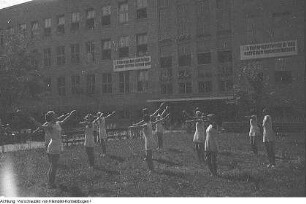 Dresden, Hülßestraße 16, 45. POS Klement Gottwald (heute: Julius-Ambrosius-Hülße Gymnasium) und Kinder- und Jugendsportschule Artur Becker (KJS) Dresden (45. Grundschule, heute: Sportmittelschule Dresden), 1956