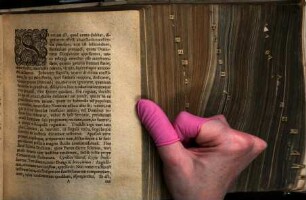 Vindiciae orationis dominicae novaturientium maxime cavillationibus oppositae praesentibusque temporibus accommodatae : antea quidem publice ad disputandum propositae, nunc autem tertium editae, novisque accessionibus ac notis locupletutae