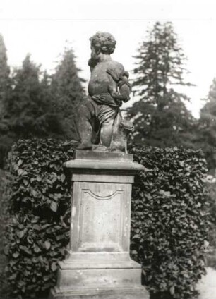 Putto: Kind mit Schlangen und Herz