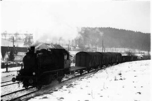 Lok 141 mit Güterzug 305 auf dem Engstinger Gleis