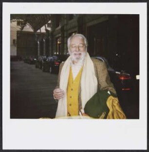 Wolfram Siebeck vor dem Ritz-Carlton Moskau