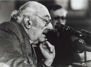 Stefan Heym auf dem letzten DDR-Schriftstellerkongreß