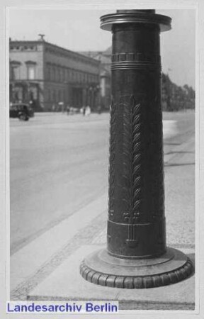 [SS-Aufmarsch vor der Neue Wache]