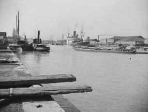 Reise nach China. Peking. Hafenstadt Tientsin : Hafen. Ansicht von einem Kai