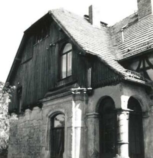 Dresden-Cossebaude, Bergstraße 4. Villa (Kindergarten) (um 1890). Verbretterter West-Giebel