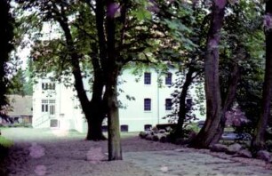Sühlen: Zur Kupfermühle: ehemalige Kupfermühle [Zettlersche Mühle]: nach Renovierung: vorne Mühlengebäude, dahinter Wohn- und Verwaltungstrakt mit Tür: hinten links Nebengebäude Arbeiterwohnkate