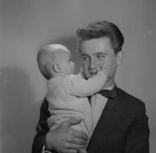 Porträt von Vater mit Baby
