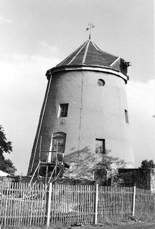 Dresden-Leutewitz. Leutewitzer Windmühle, Turmholländer, Baujahr 1839, Steinbacher Straße 56